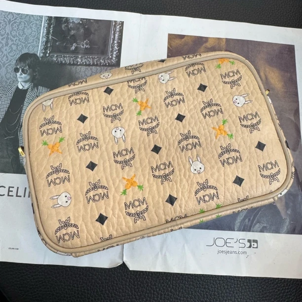 95新 MCM 大麦中古/mcm米色兔子胡萝卜相机包/斜挎