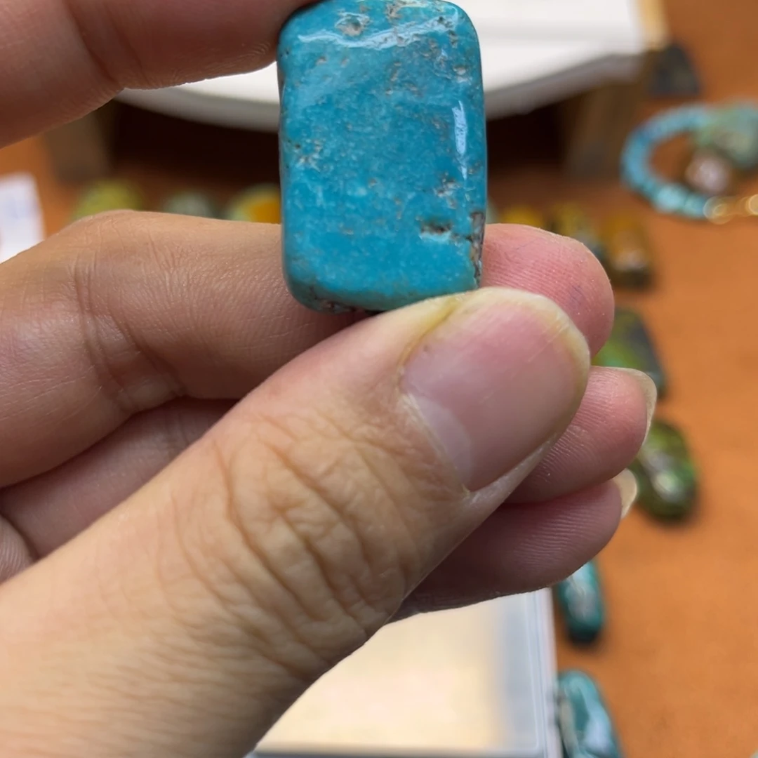 绿松石未镶嵌颈饰