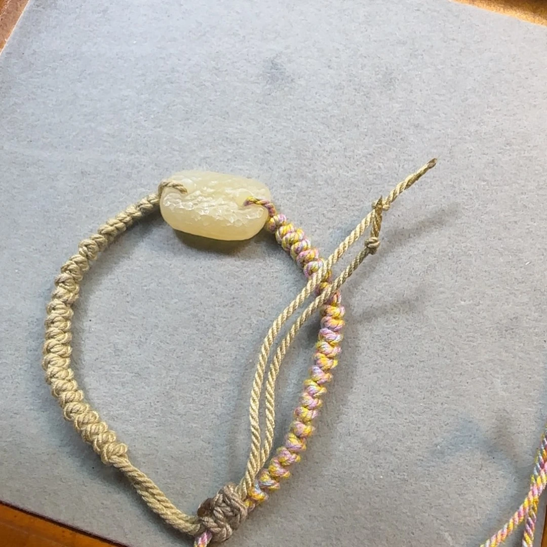 和田玉未镶嵌颈饰糖白手牌猪鼻子