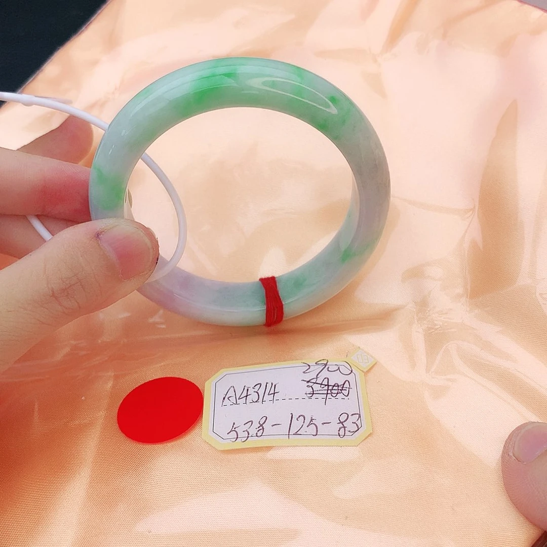 翡翠手镯未镶嵌翡翠
