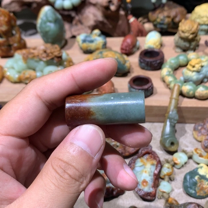 未镶嵌岫岩河磨玉（透闪石质玉）挂件