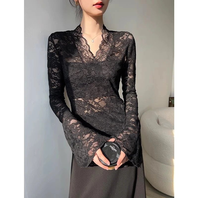 黑色蕾丝v领长袖女T恤夏季外穿内搭打底衫薄款喇叭袖上衣2025新款