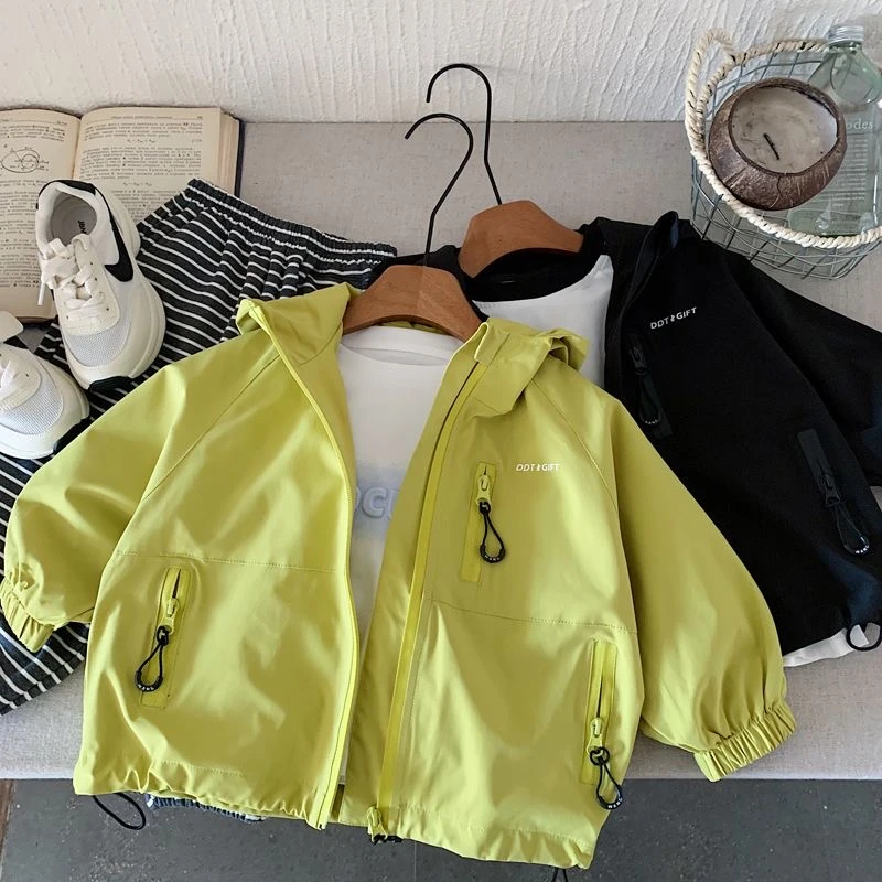 男童冲锋衣外套2025春秋新款儿童休闲连帽上衣小男孩帅气拉链衫潮