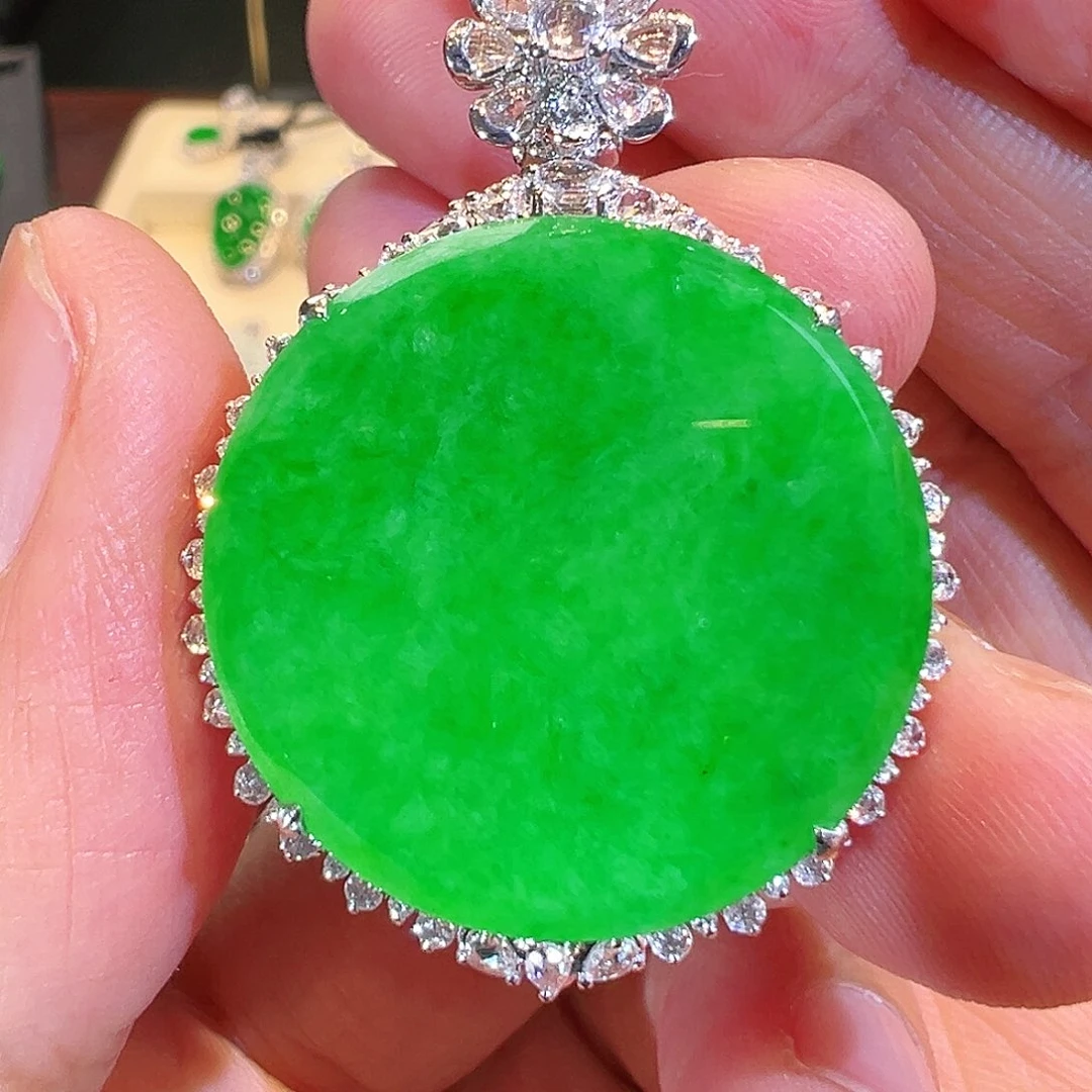 翡翠吊坠(不含链)18K金镶嵌翡翠