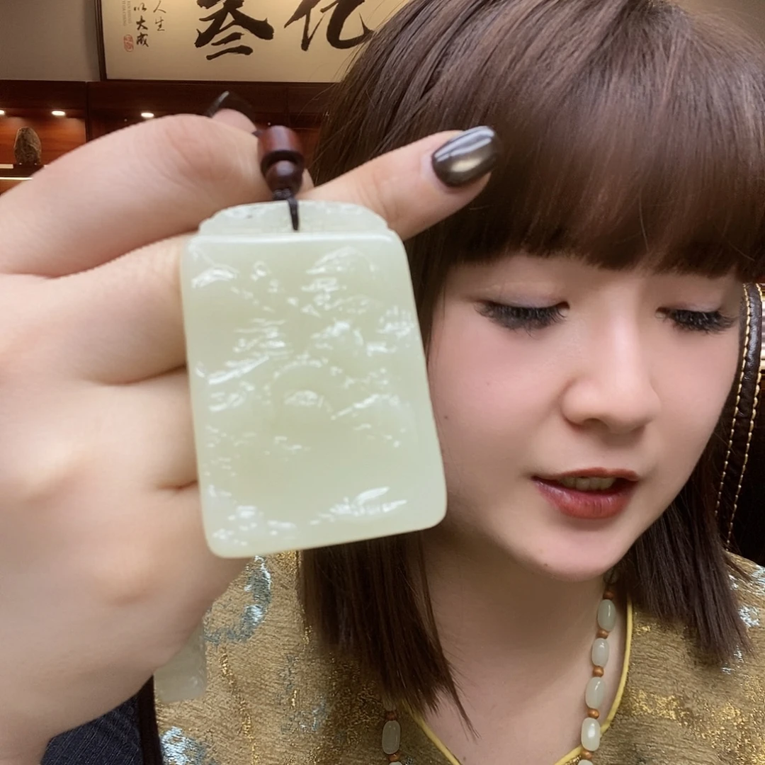 和***贵和田玉未镶嵌颈饰