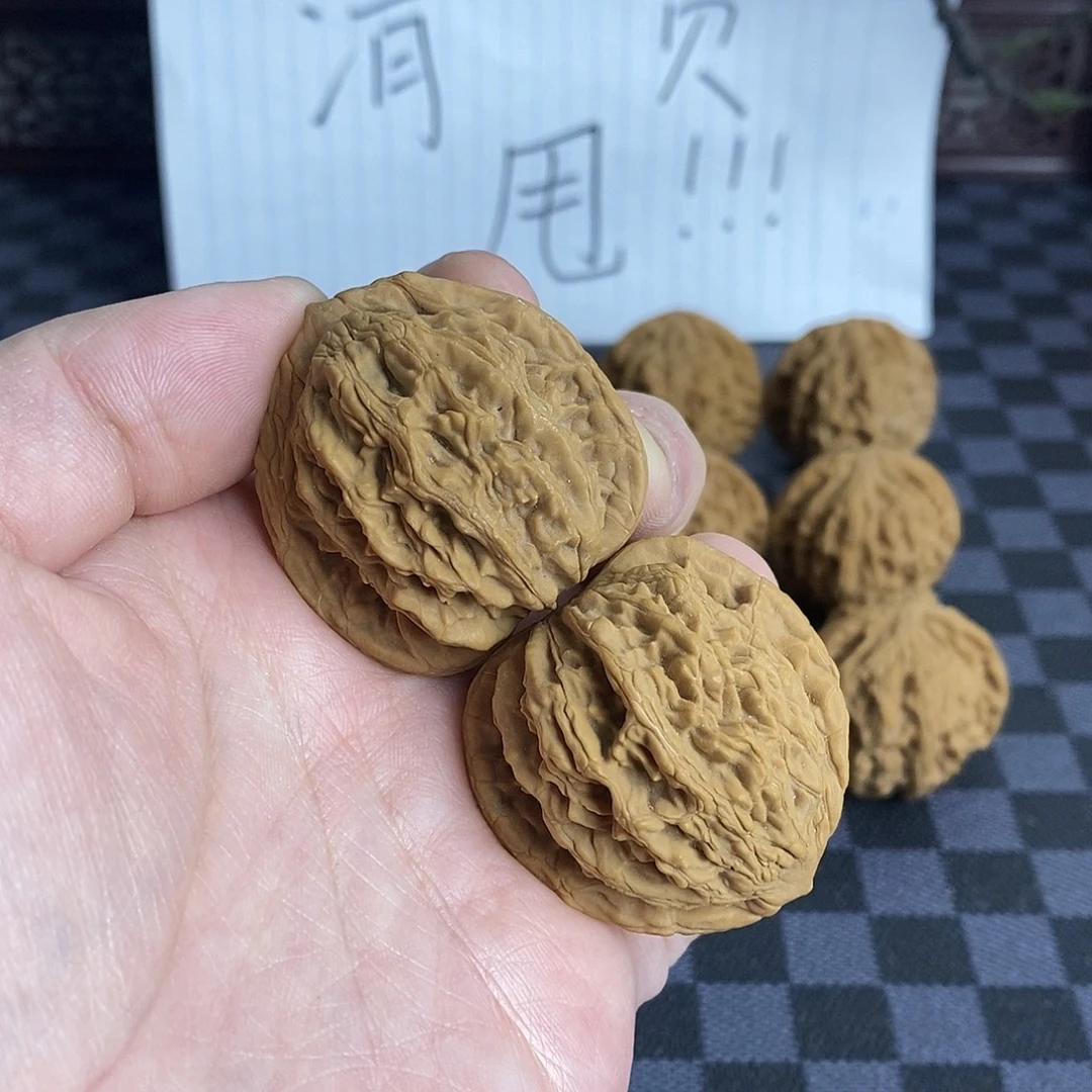 王***。桃核把件39麦穗虎头