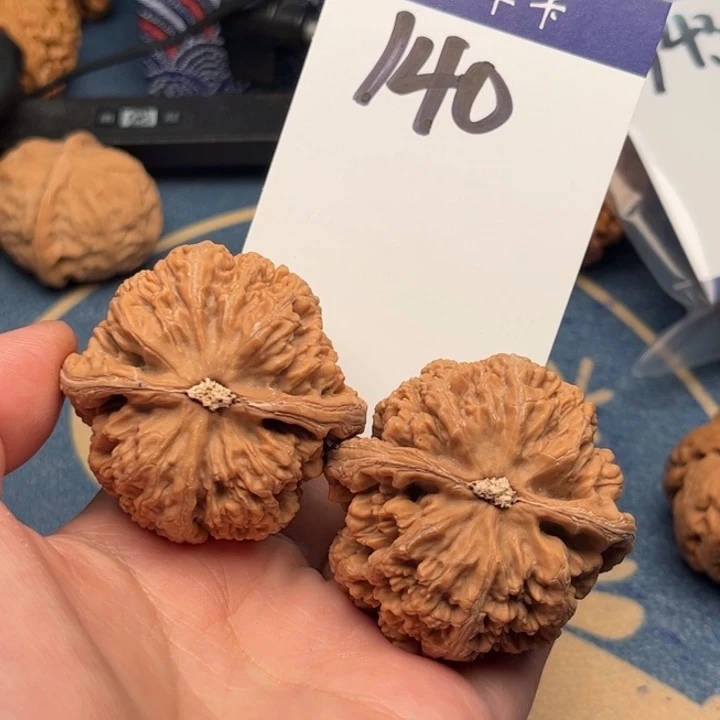 吊坠文玩核桃卖****白粗筋 46全品 140