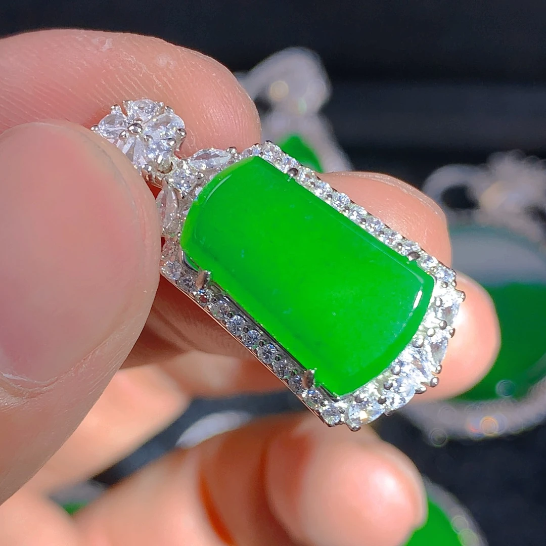 翡翠颈饰银S925镶嵌吊坠