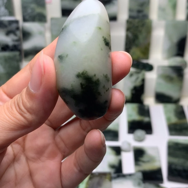 独山玉未镶嵌颈饰