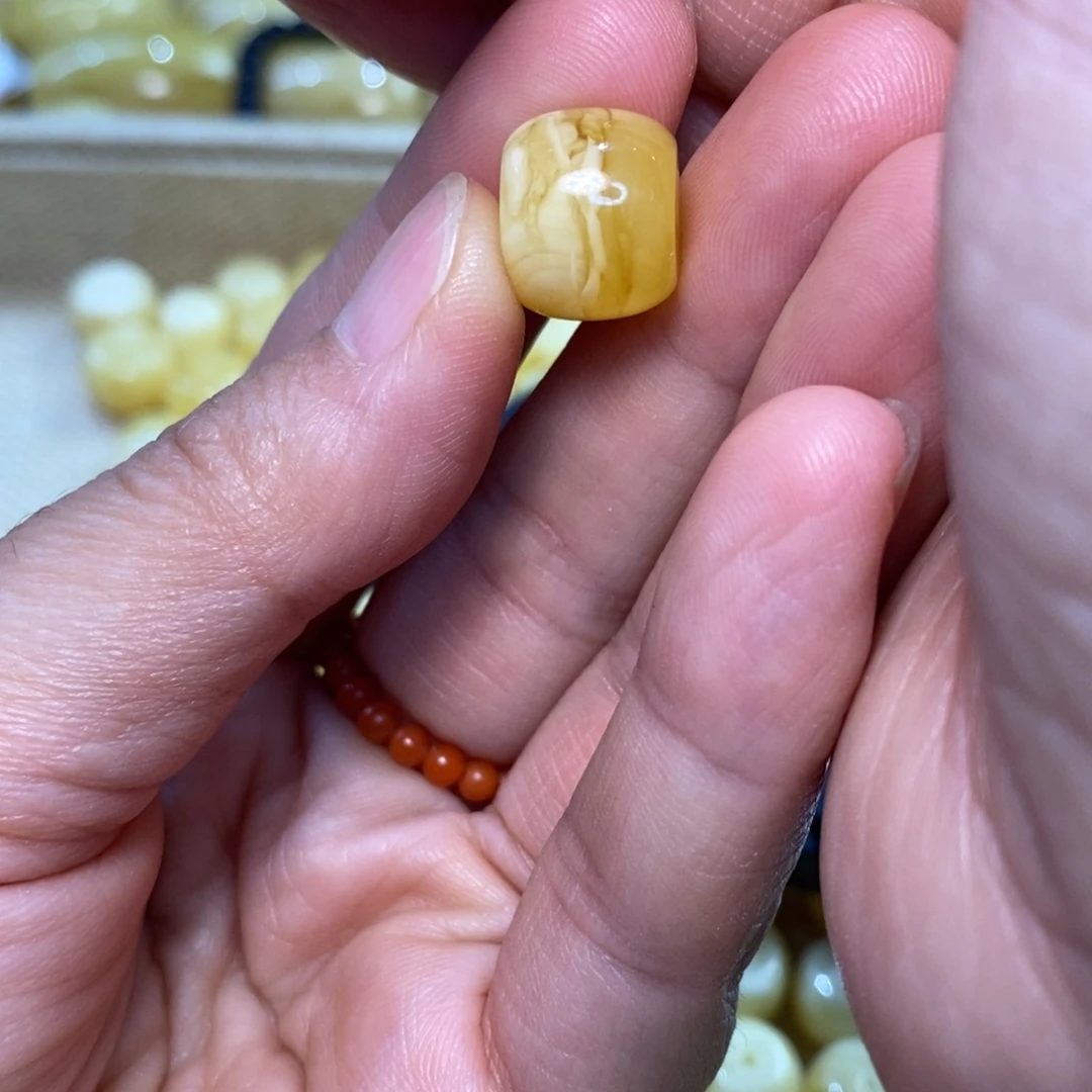 裸石琥珀未镶嵌原矿蜜蜡配珠