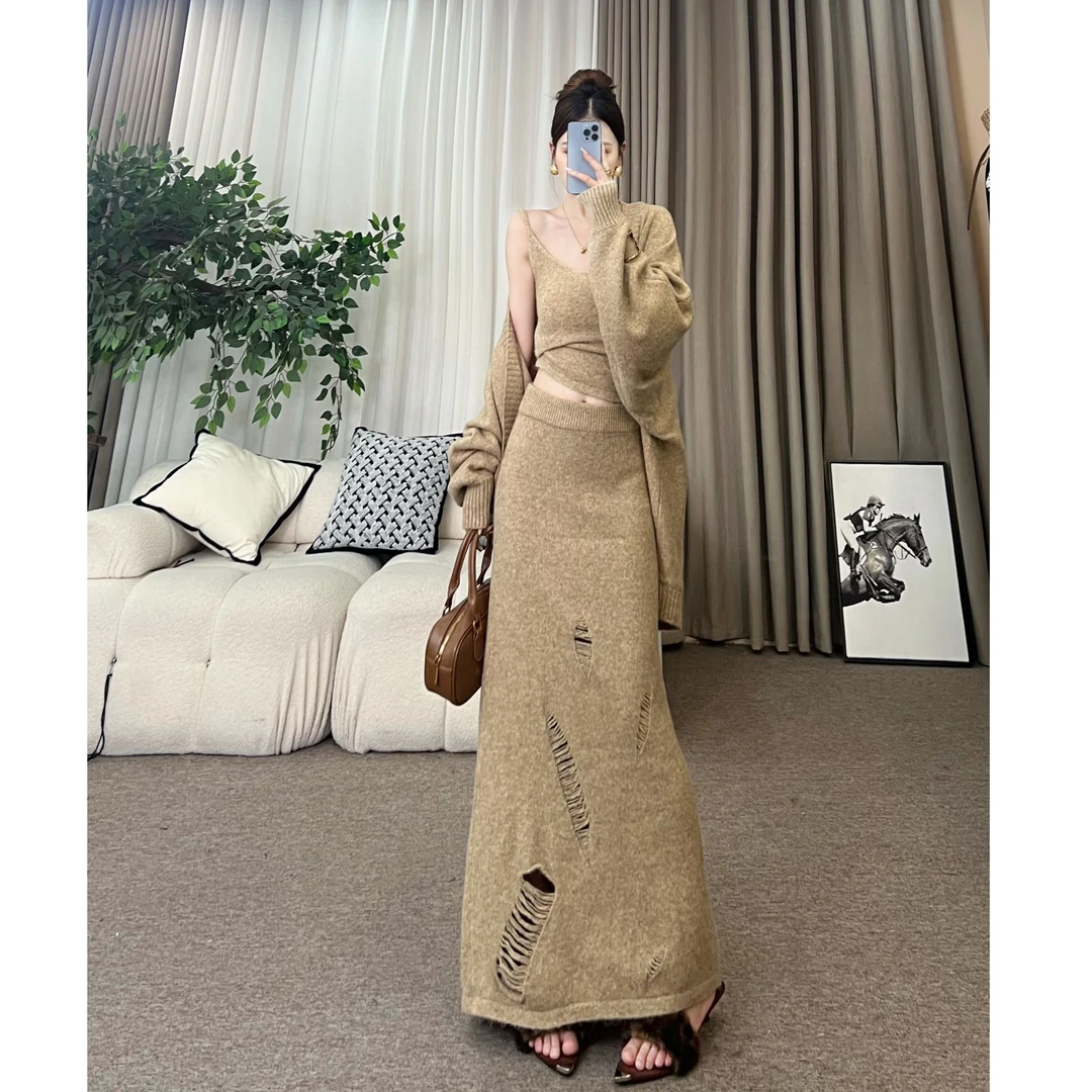 XIAOQIN【法式假日】秋冬慵懒风吊带+开衫+裙子时尚气质套装T295