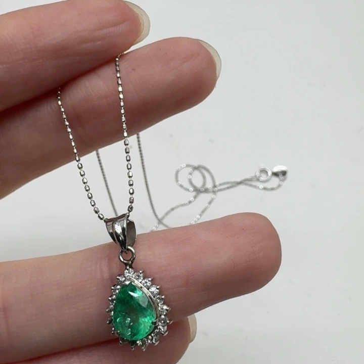 颈饰祖母绿未镶嵌