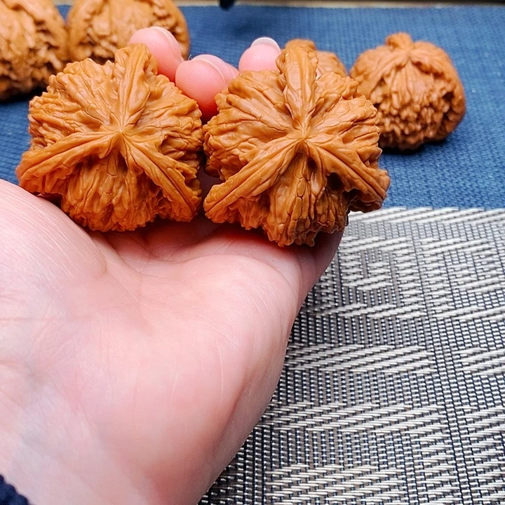 家***乐文玩核桃吊坠三棱