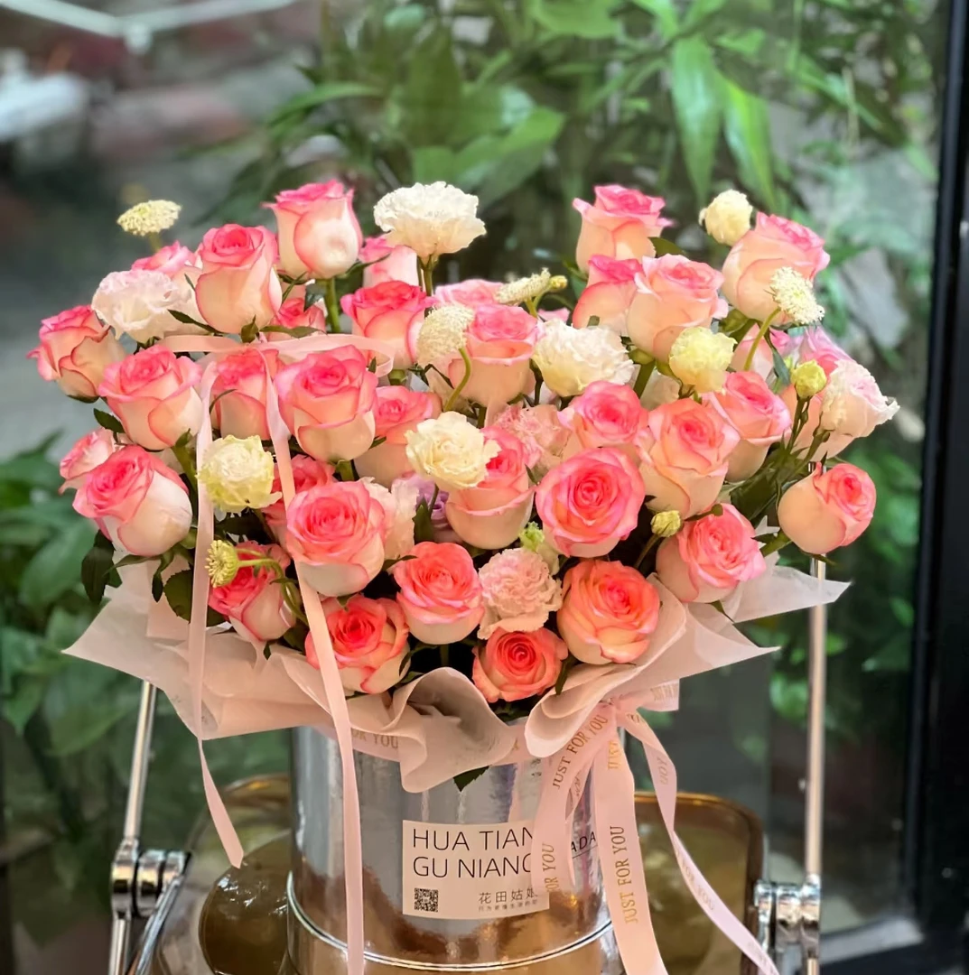 鲜花组合【艾莎10枝+洋桔梗1扎+向日葵2枝+保鲜剂】