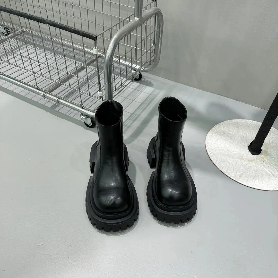 2025秋季时尚百搭厚底马丁靴女小众设计师原单时装靴