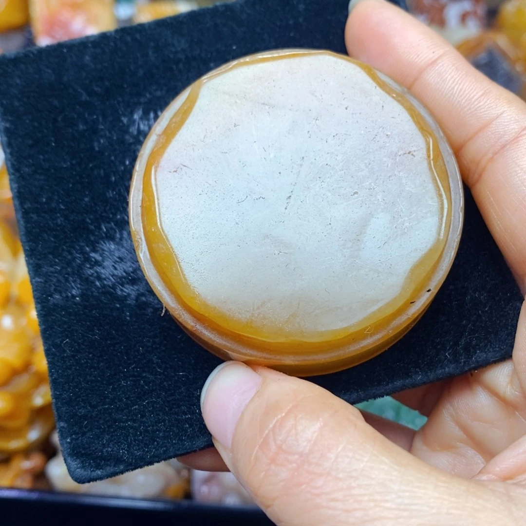 未镶嵌石英质玉（黄龙玉）颈饰