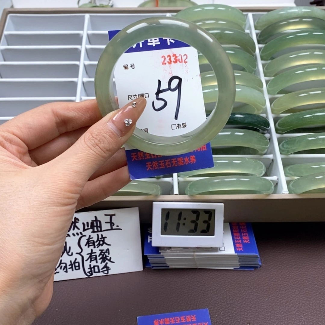 蛇纹石玉手镯未镶嵌