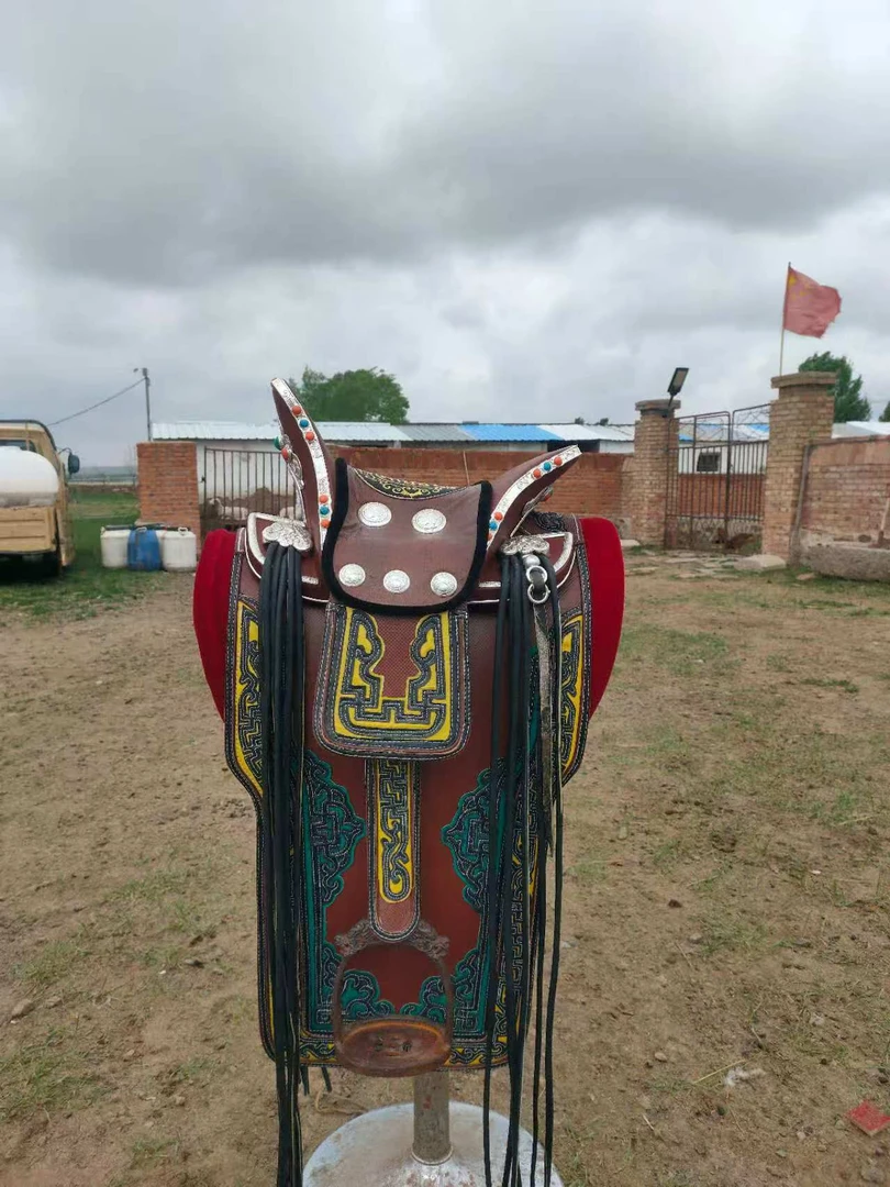 传统蒙古马鞍子。