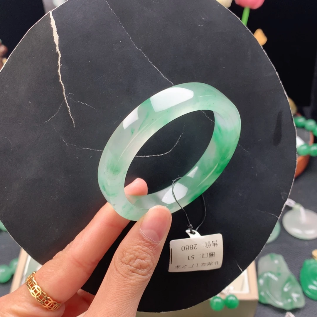 石英质玉未镶嵌手镯