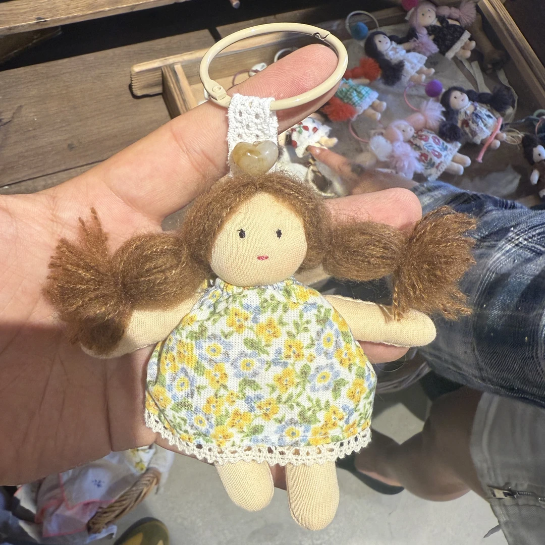 大馍馍推荐儿童黄碎花小女孩挂件