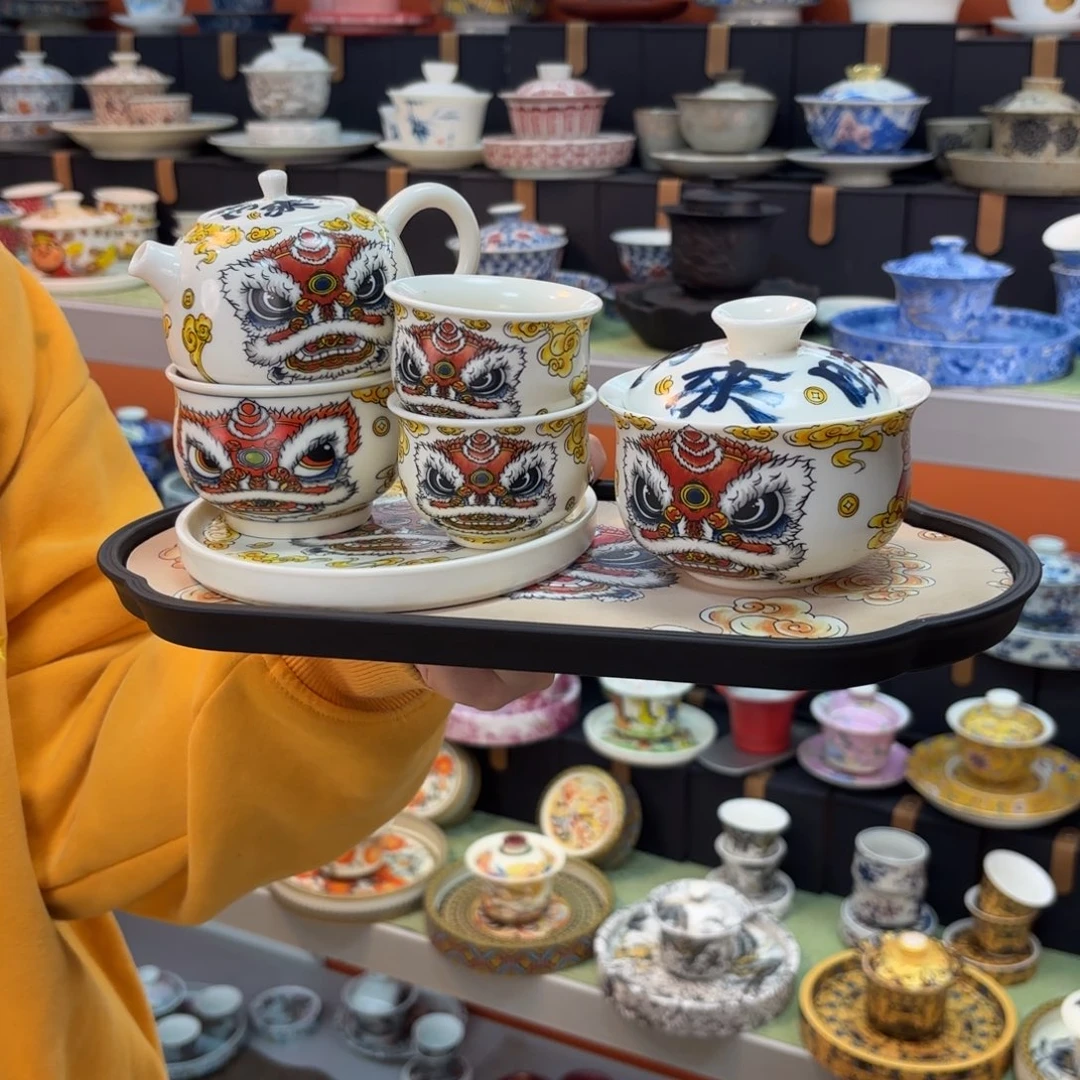 悬停车辆和车尾车