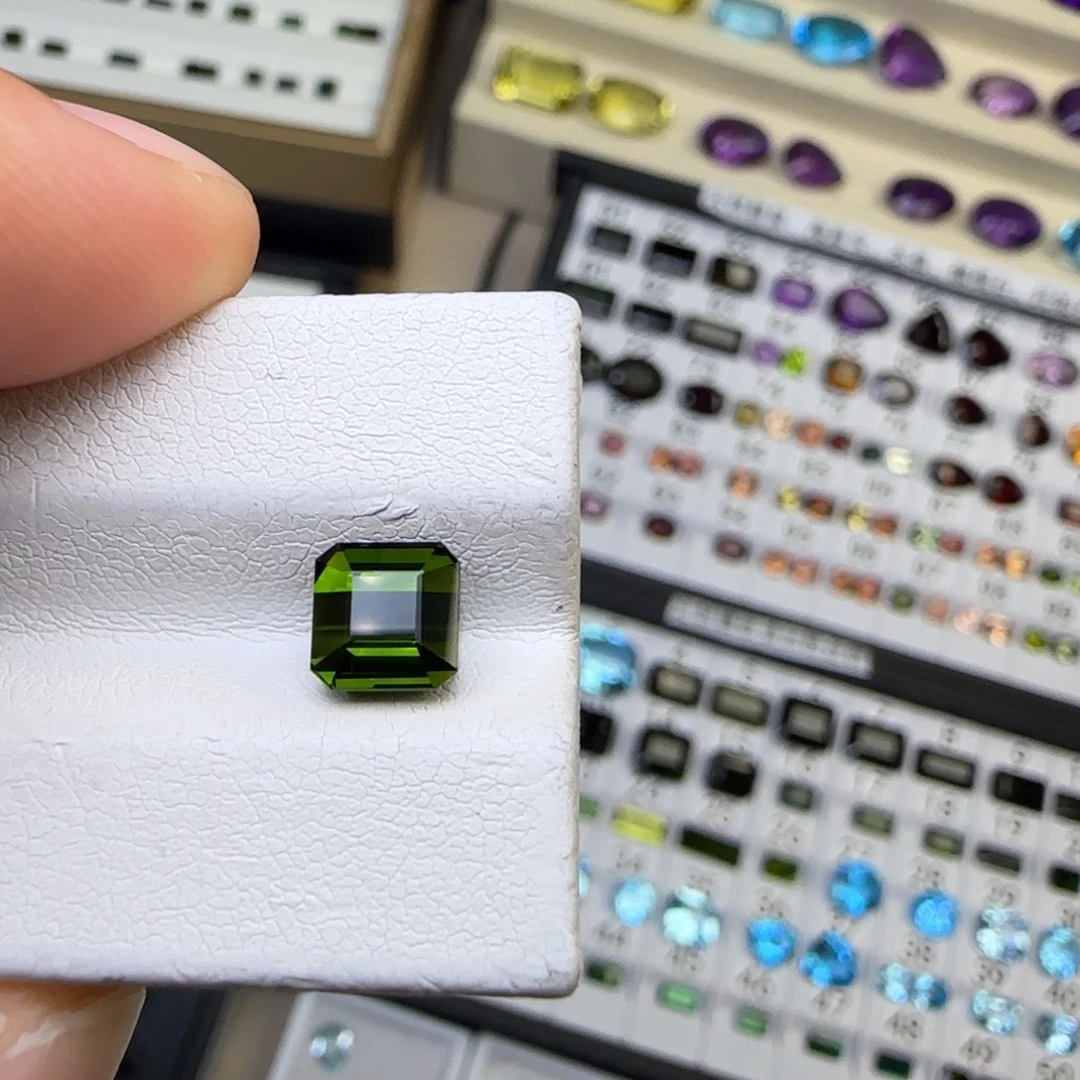 碧玺未镶嵌珠宝半成品天然 1.83克拉