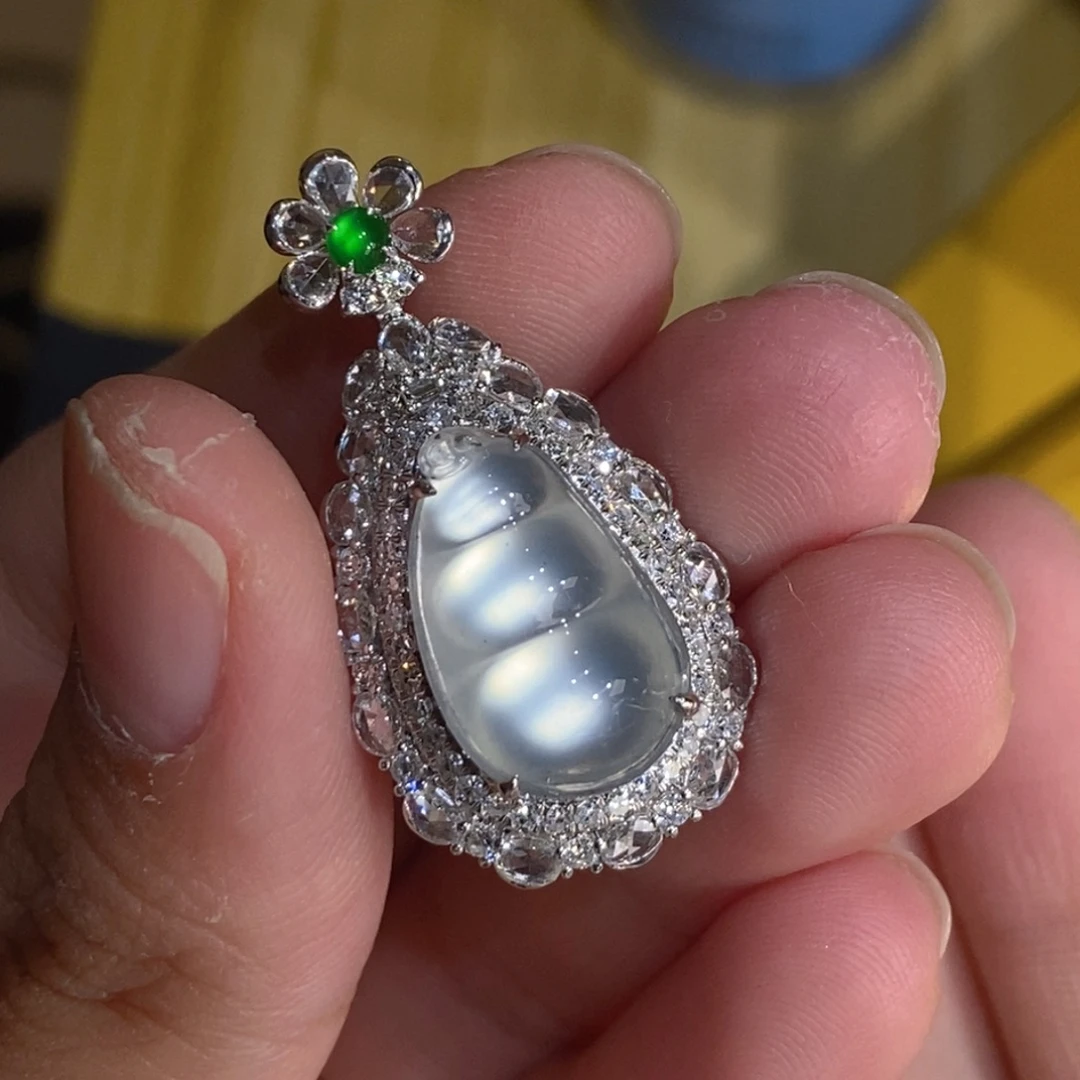 翡翠18K金镶嵌颈饰天然缅甸A货翡翠