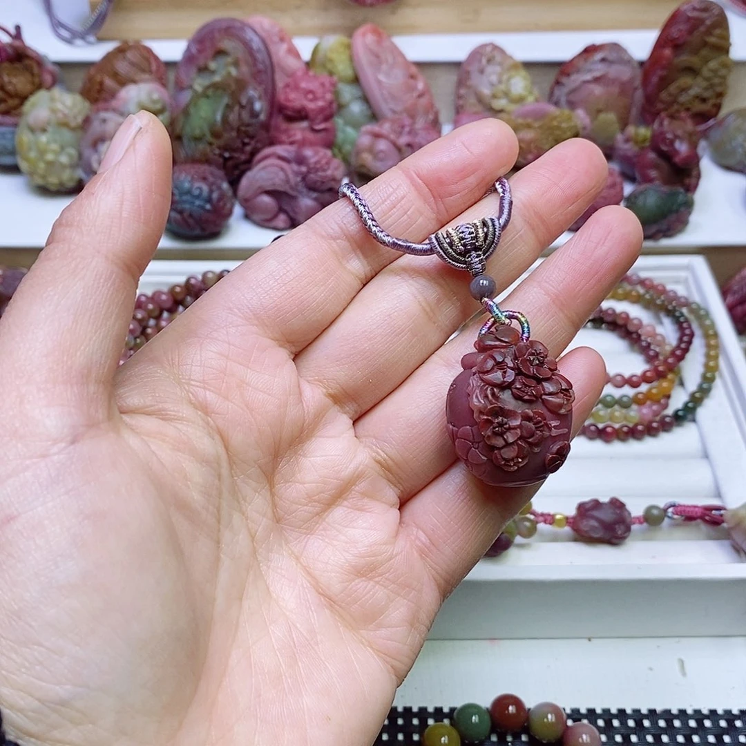 玛瑙/玉髓盐源玛瑙吊坠未镶嵌