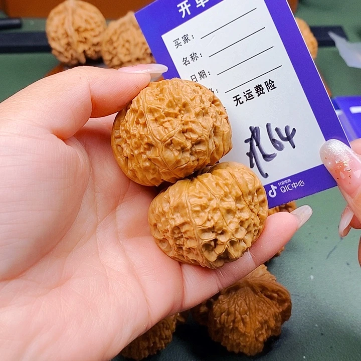 睡***觉文玩核桃把件文玩核桃哦，南瓜64