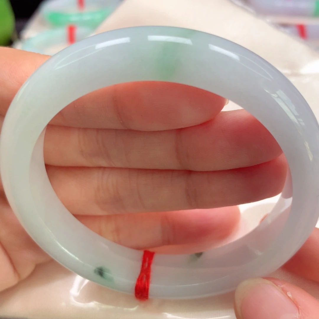 翡翠未镶嵌手镯冰胶细腻