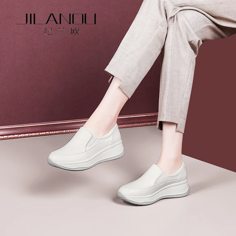 真皮厚底休闲单鞋女2025春新款妈妈小白鞋软底舒适一脚蹬牛皮女鞋