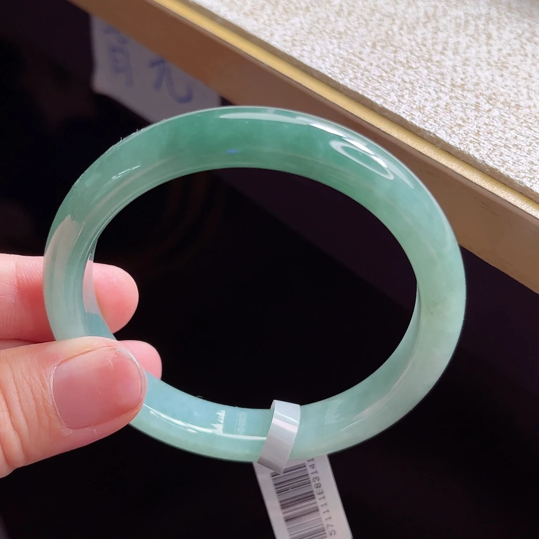 翡翠手镯未镶嵌手镯