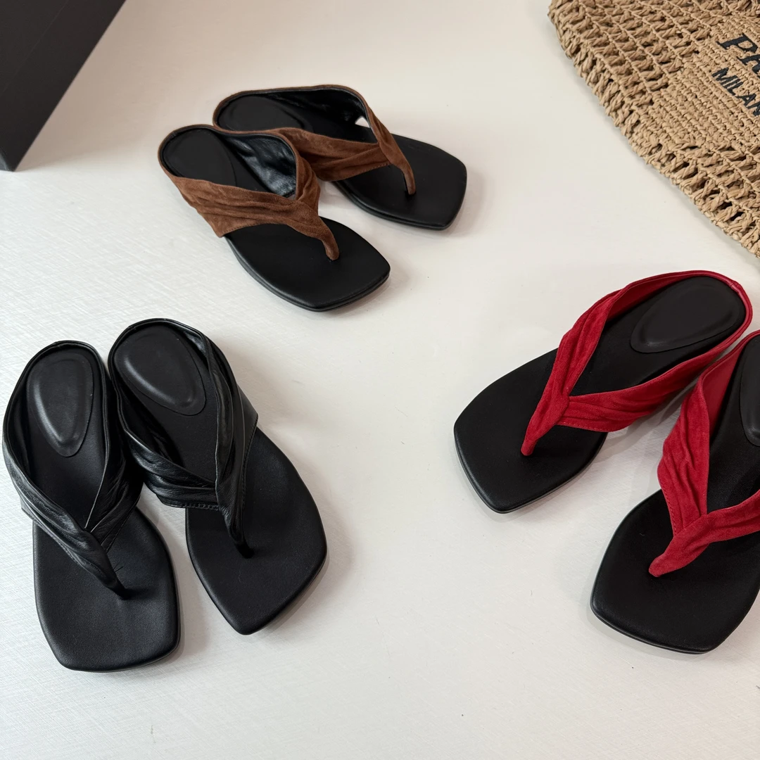 时尚夏季少女风休闲度假低跟2cm真皮防滑纯色韩版时装凉鞋平底