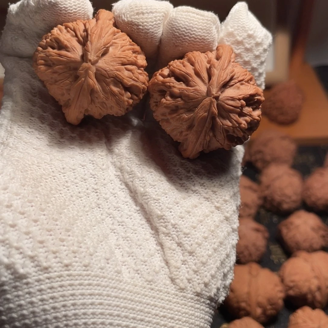 小***草文玩核桃吊坠白狮子