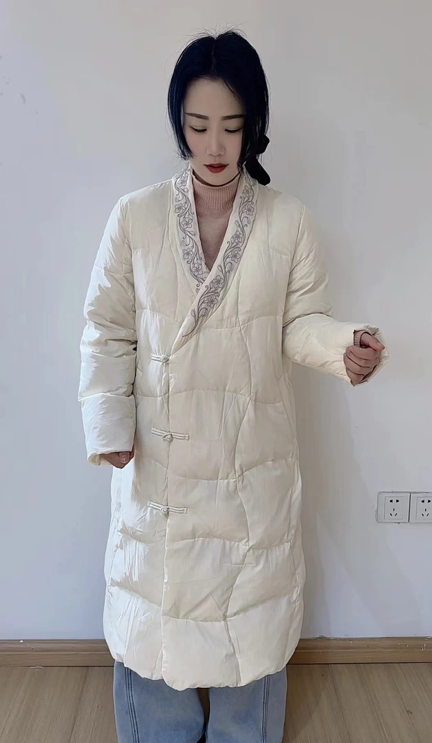 【小芬定制款】9568-1冬季百搭特色网红女装重工长款刺绣保暖羽绒服