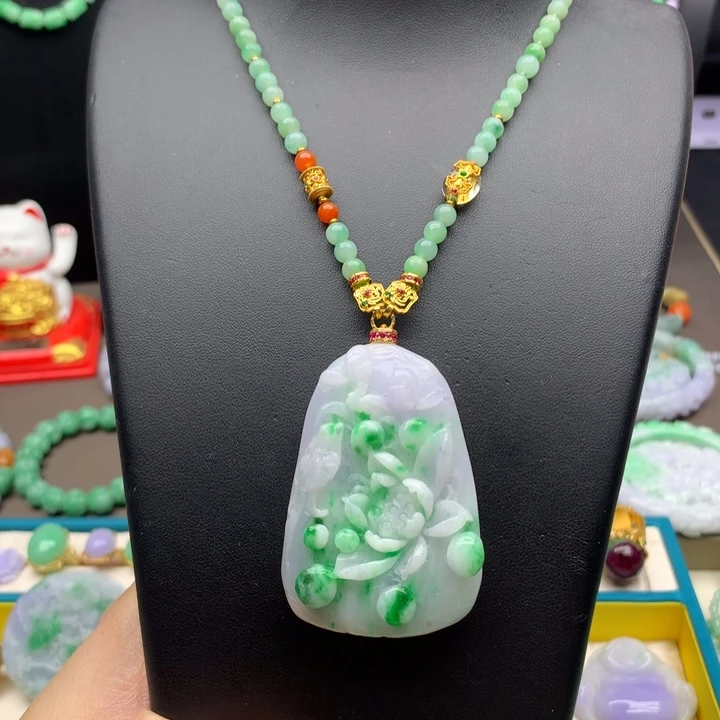 翡翠未镶嵌颈饰翡翠花牌