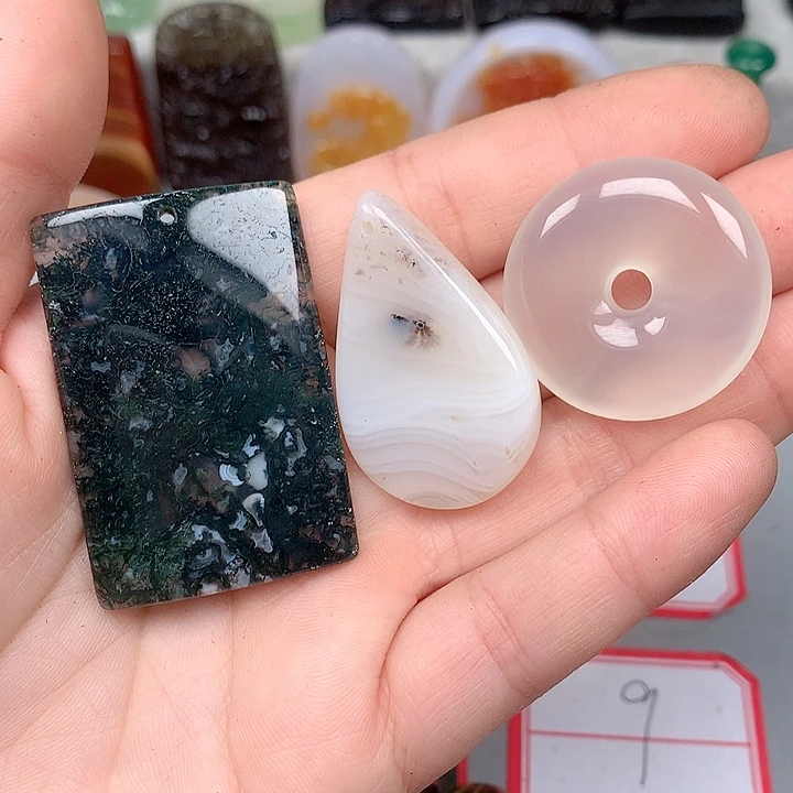 茉***藜玛瑙/玉髓颈饰未镶嵌