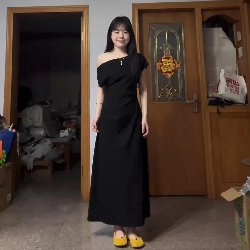 赫本风法式黑色一字肩连衣裙子女装夏季2025新款气质收腰包臀长裙