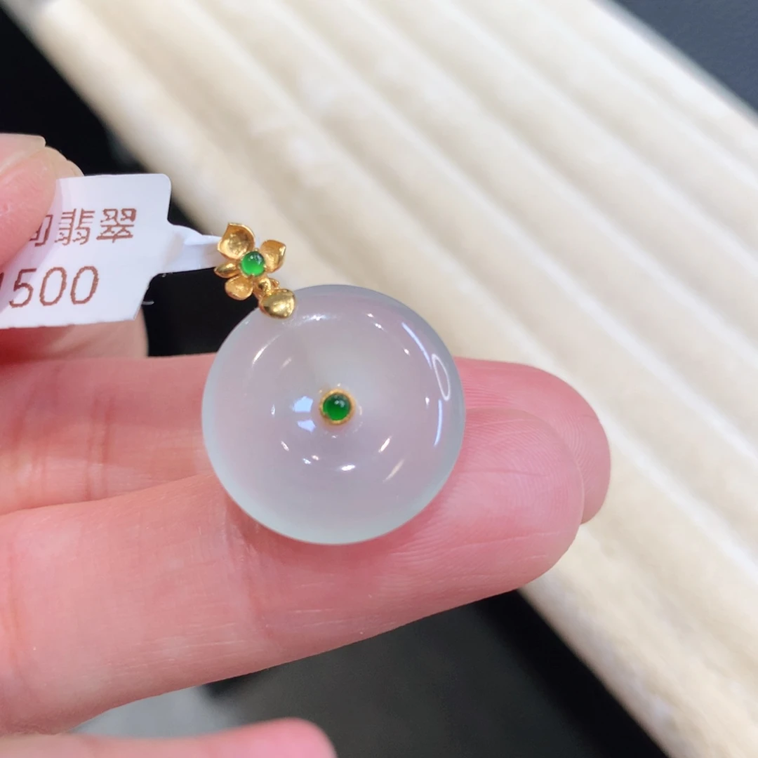 颈饰18K金镶嵌翡翠
