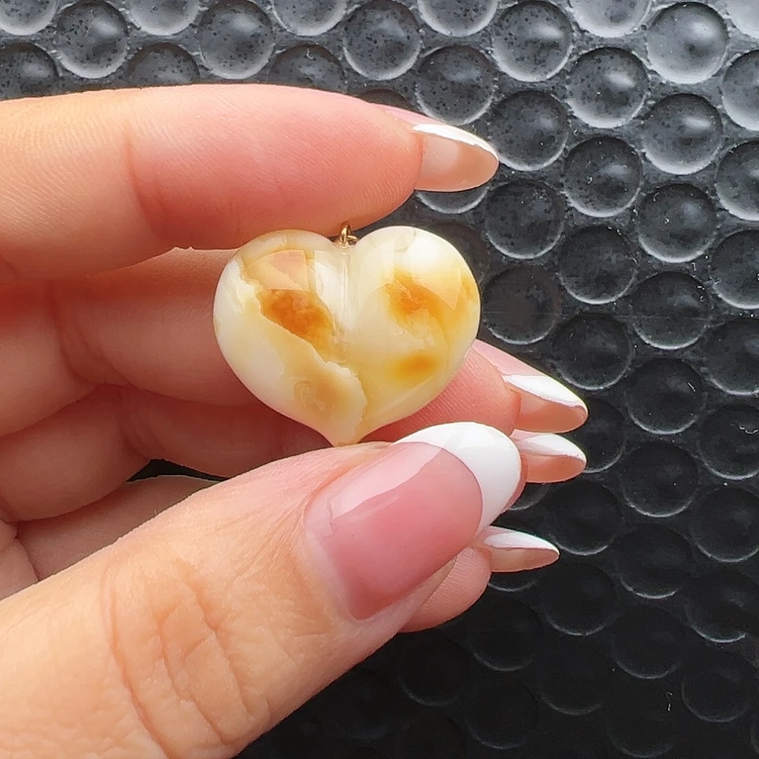 琥珀未镶嵌裸石屁桃