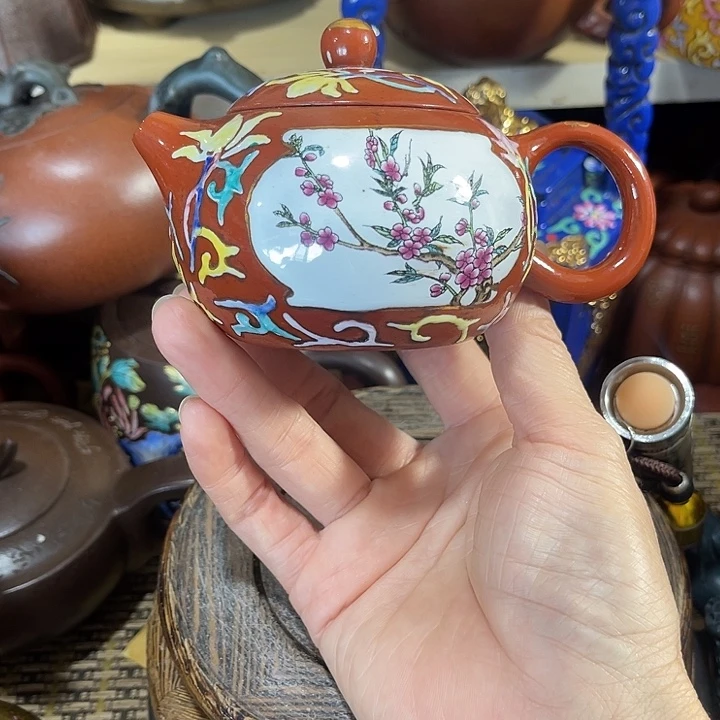茶壶紫泥原矿泥料手工制作的一把紫砂壶。
