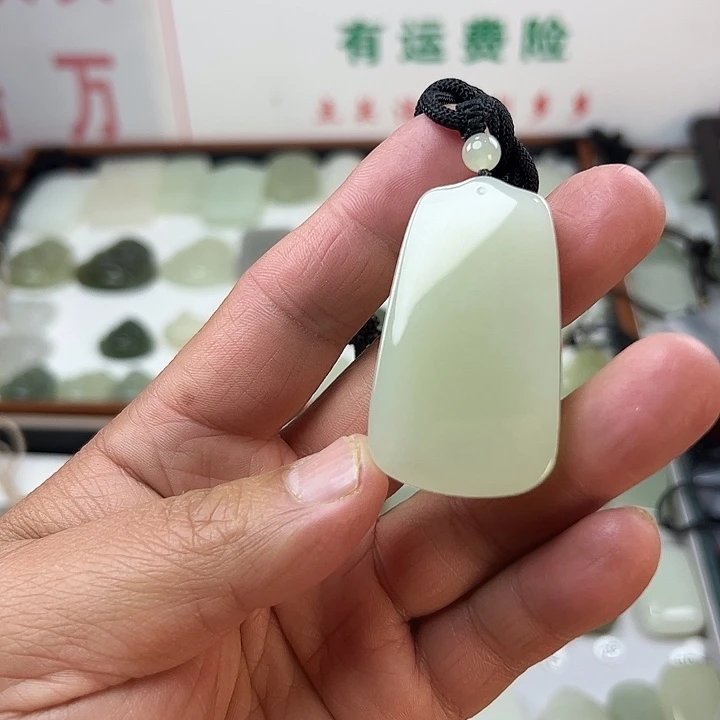 一***枫和田玉未镶嵌颈饰