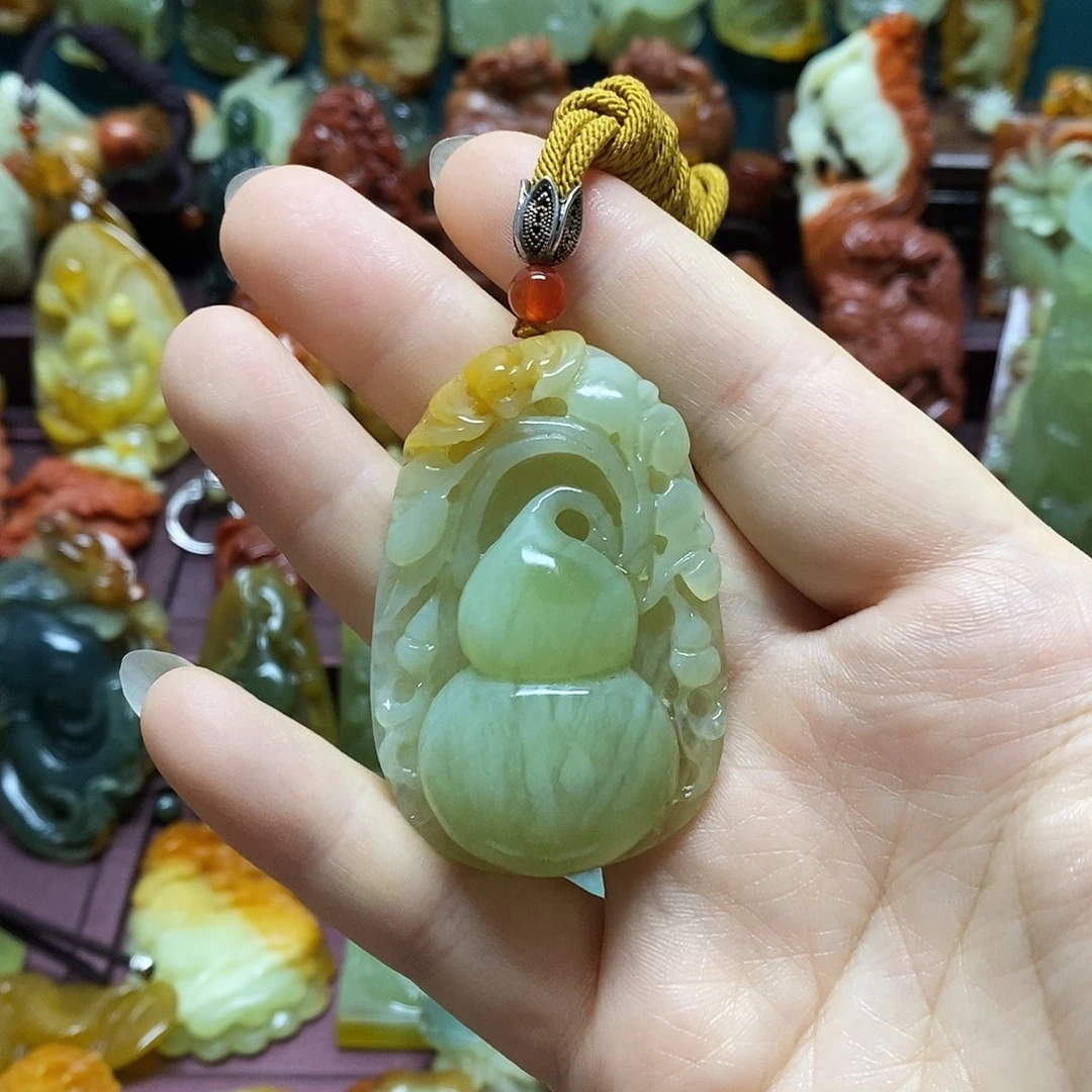 岫玉未镶嵌吊坠(赠链)