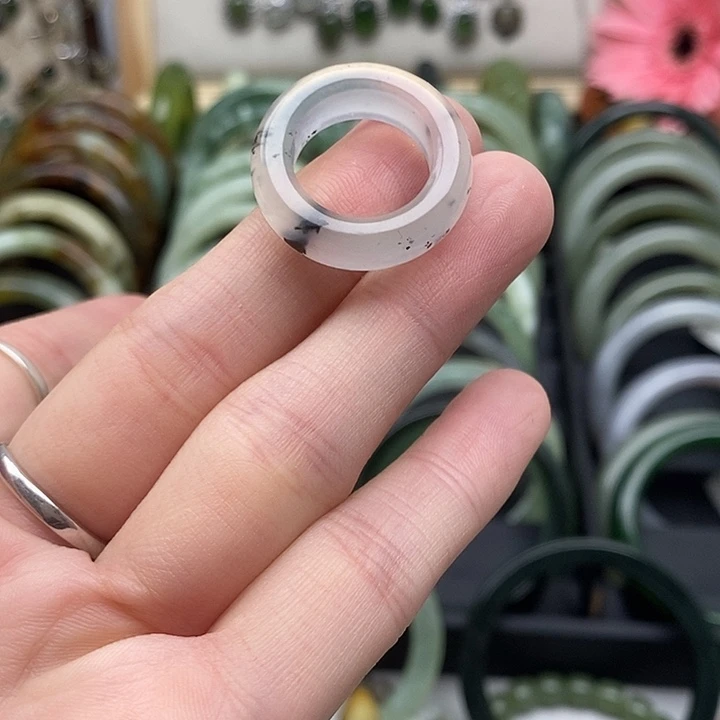 蛇纹石玉未镶嵌戒指