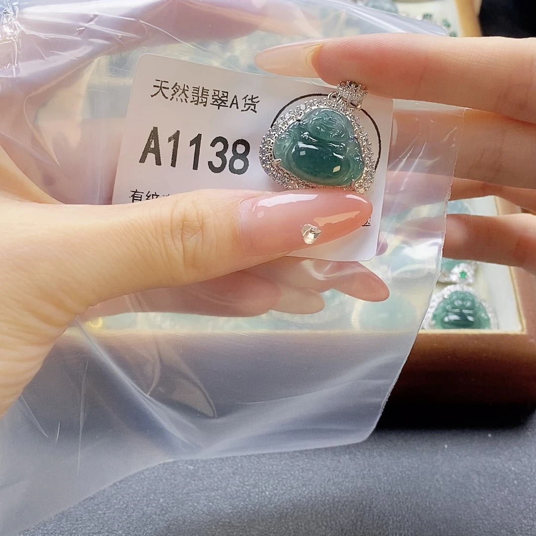 翡翠未镶嵌吊坠(赠链)