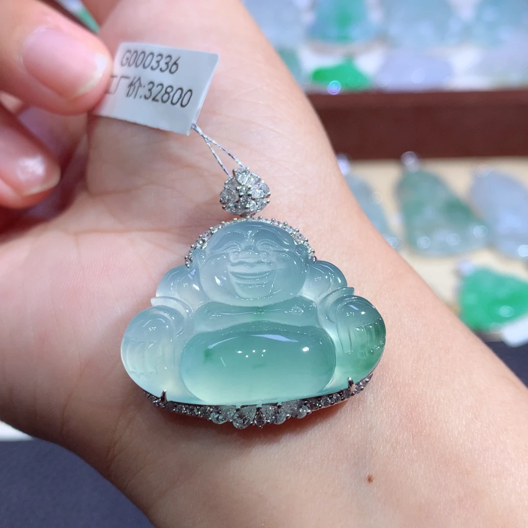 颈饰18K金镶嵌翡翠翡翠