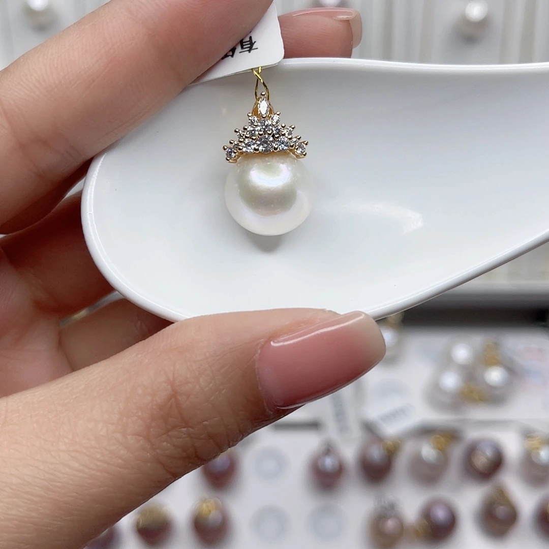 淡水珍珠吊坠(赠链)未镶嵌