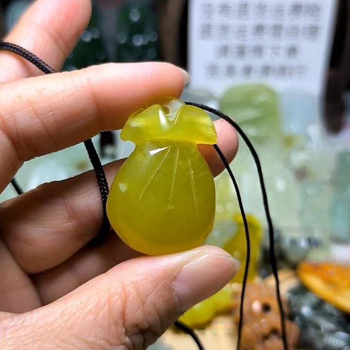 岫玉吊坠(不含链)未镶嵌