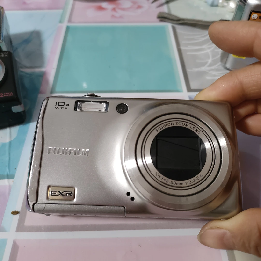 95新 Fujifilm/富士 F75 1000万像素10倍光变配件齐全No退换