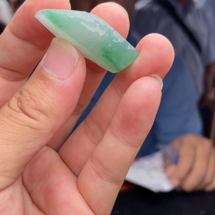 定制翡翠未镶嵌天然翡翠吊坠